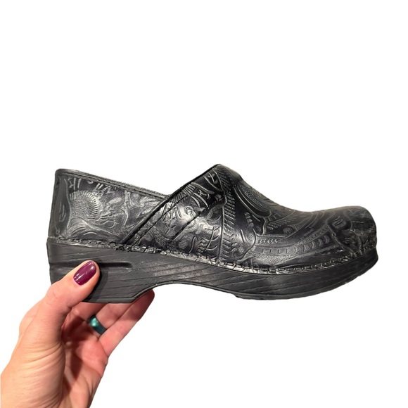 Dansko Professional Tooled Leather Clogs Black 39 (US 8.5–9) Western Cottagecore - Picture 1 of 9